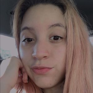 Meet your Posher, Daniela